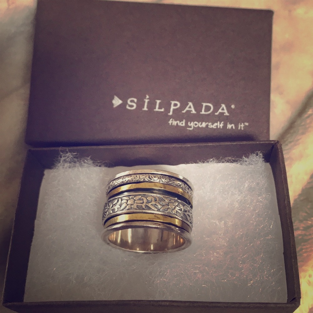 NWOT Sipada Twirl Ring